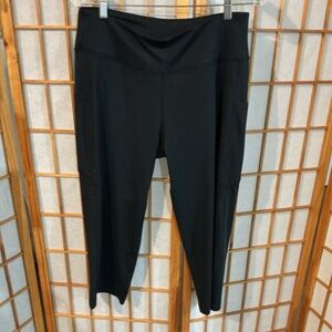 NWT BAYLEAF CROPPED WORKOUT PANTS